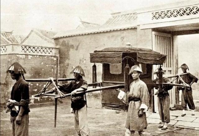 洋车|清末老照片,摊贩在街头叫卖糊口谋生,华衣女子去相馆坐洋车摆拍