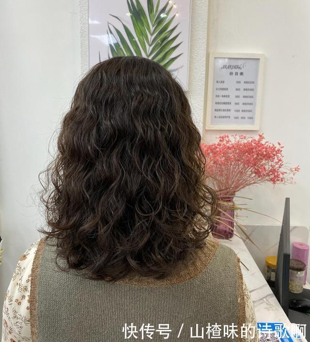 2020秋冬流行全头烫发型20款,蓬松保暖又洋气,你烫同款了吗