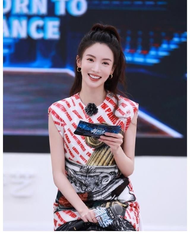 时隔12年，男神收割机金晨再跳《花儿》，那份青涩、懵懂依旧还在