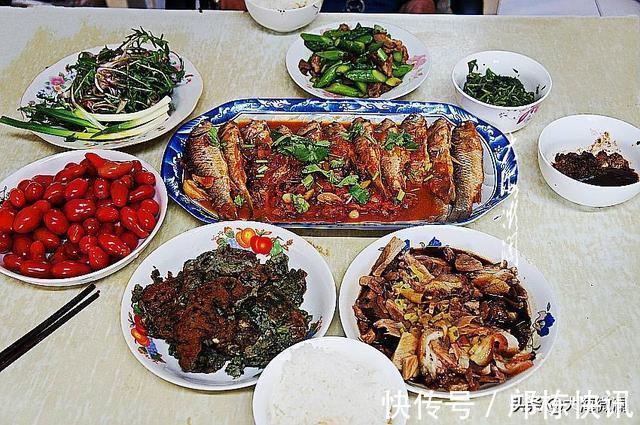 荤素|午餐6个菜，荤素搭配，3种时令蔬菜各个光盘，网友真接地气