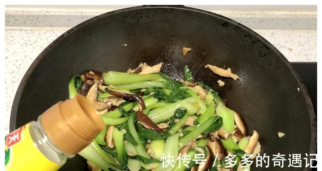 香菇|秋天遇到这种小油菜别错过，北方农村才卖1元1斤，鲜嫩水灵正当！