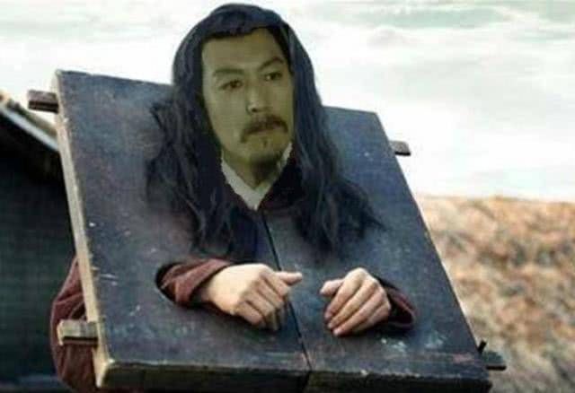  手里|《红楼梦》里这个小人，是打不死的小强，贾雨村也栽在他手里