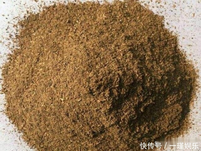  钓友在家自制钓鱼窝料，10斤花费50元，配方公布大家说划算不