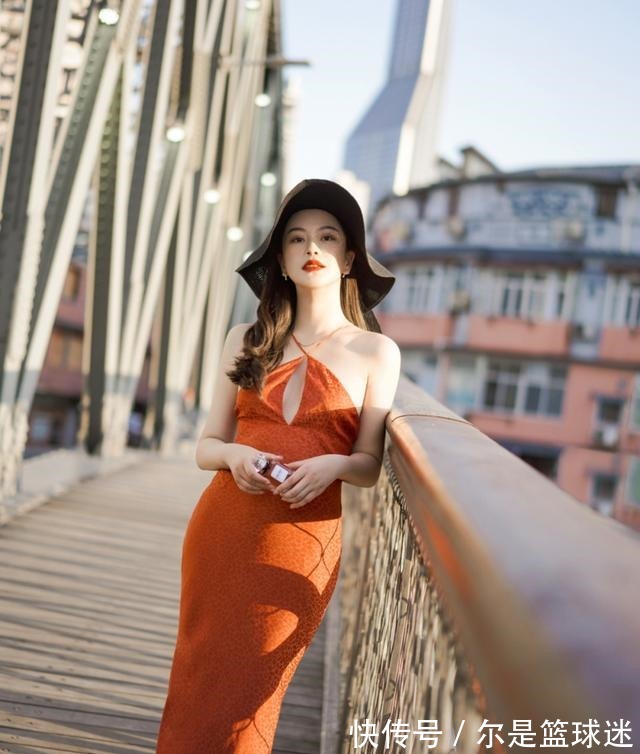 高跟鞋 吊带裙要穿“镂空”的，度假风造型尽显法式优雅气息，慵懒又性感！