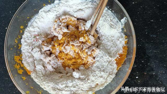 用南瓜和红豆做早餐,松软料足,做1次吃3天,简单省事营养好