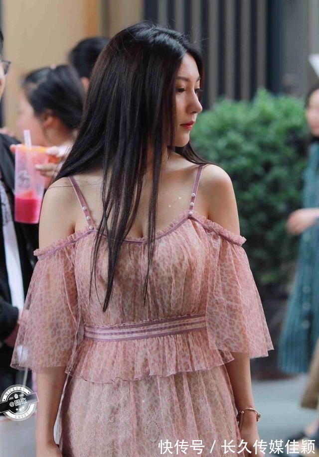 魅力|贴身舒适的连衣裙,好看又前卫,挺拔有魅力