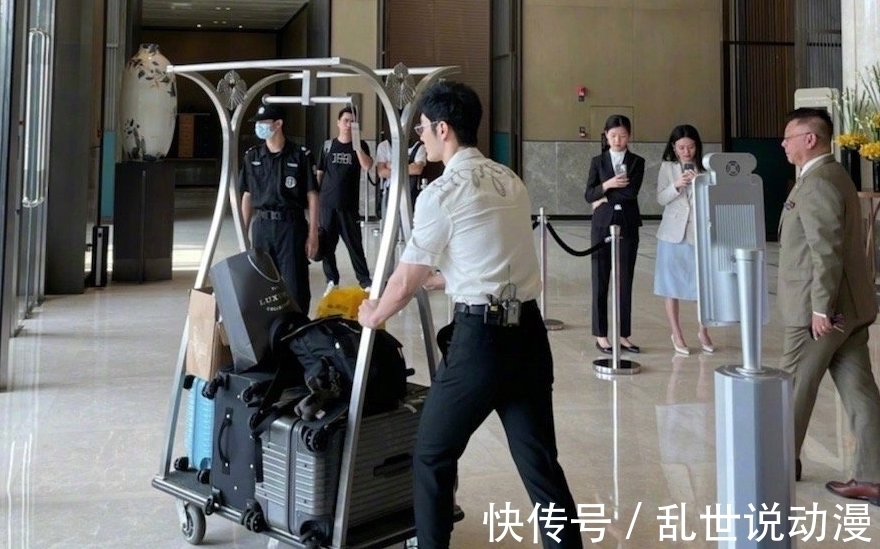 丁真|《中餐厅5》长沙站出路透，黄晓明确定回归，丁真现身引热议