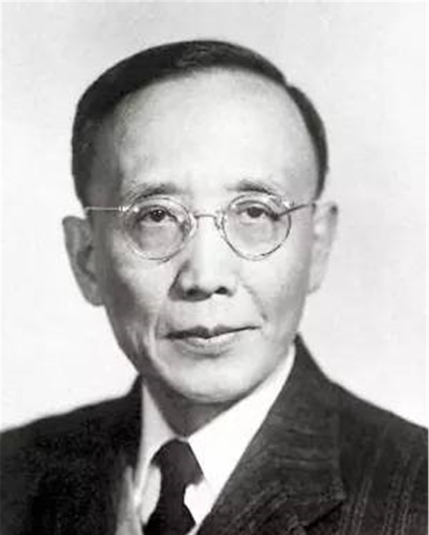 进步类@郭沫若骂鲁迅4个字,鲁迅用5个字回怼,却意外道出郭沫若的一生!