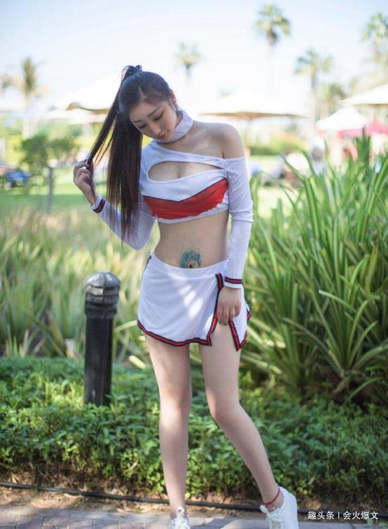 美女 青春靓丽的小姐姐,风格百搭的美女,回头率十足!