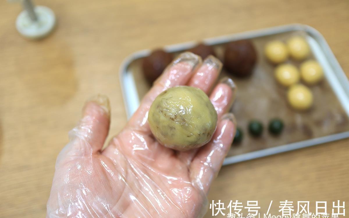 菠菜粉|100%凤梨月饼内外兼修,薄皮大馅真材实料,自食送人显手艺有面子