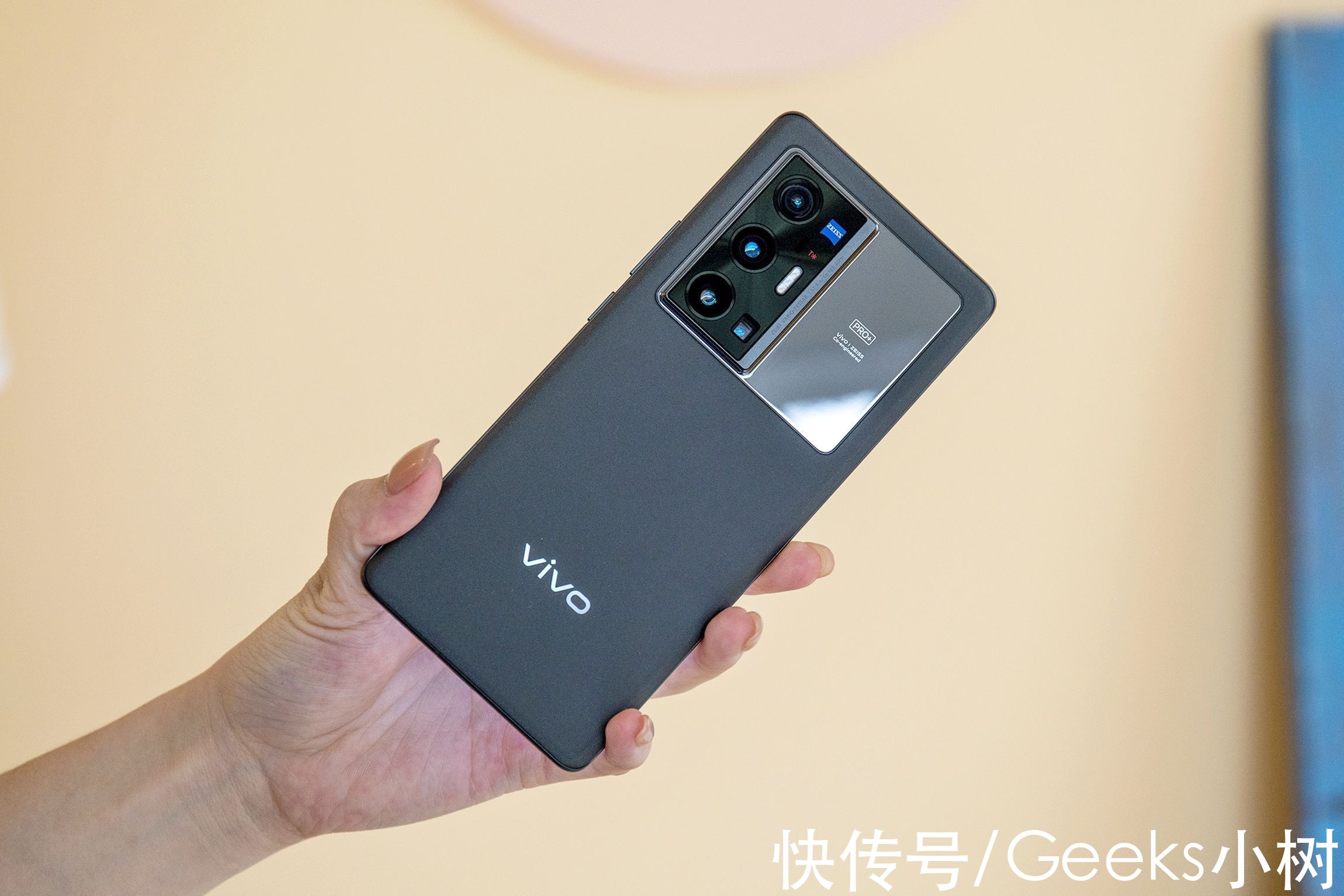 清晰度|vivo X70 Pro+有多全能？实测性能游戏给力，拍照更厉害