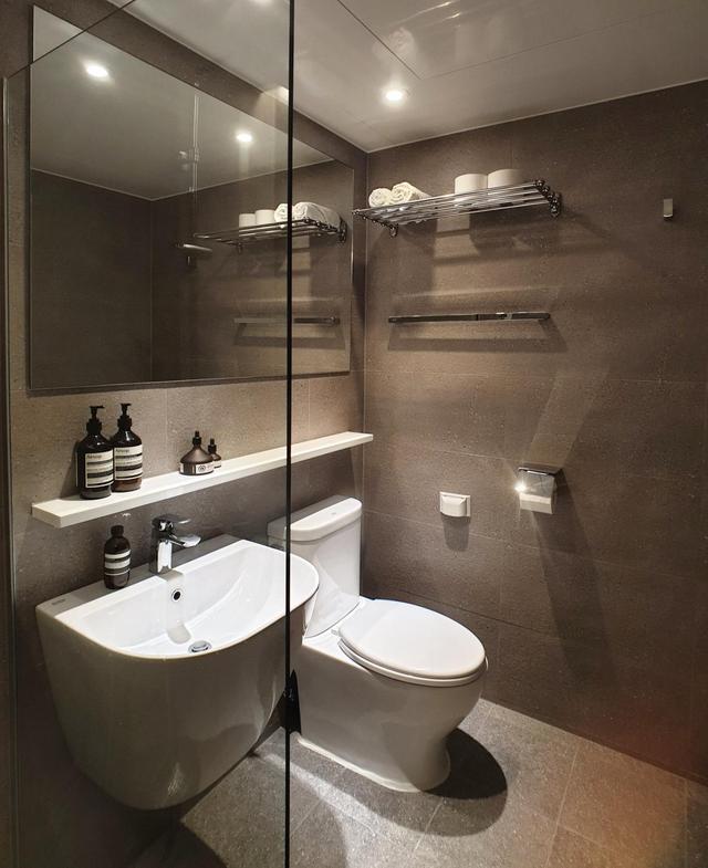 玻璃柜|一到月初就扔家具,85㎡干净得太赏心悦目了,再住10年也不会乱