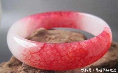 造假|最残忍的文物造假,把玉放入活羊腿中,染成“血玉”后再开刀取出