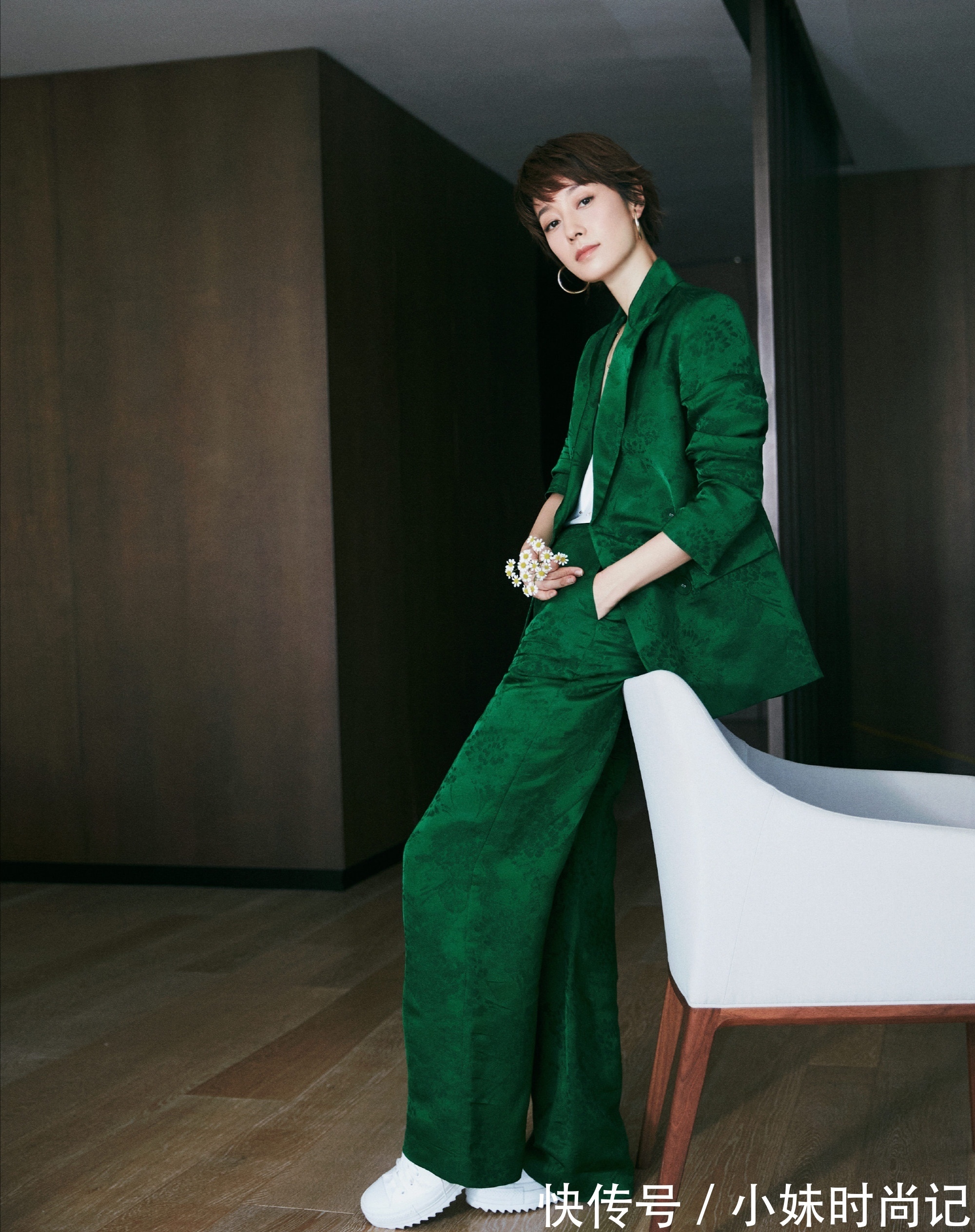 真丝衣|马伊琍墨绿西装搭真丝衣时髦优雅,看不出年龄感