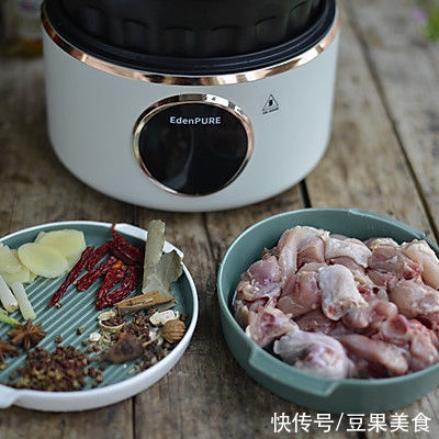 别怪我没提醒你，这道板栗烧鸡块一吃就上瘾