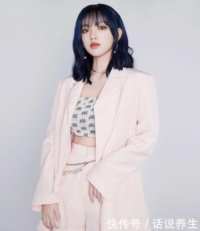 少女|“漫画少女”程潇好绝,迷雾蓝发色配双马尾,女生看了都心动!