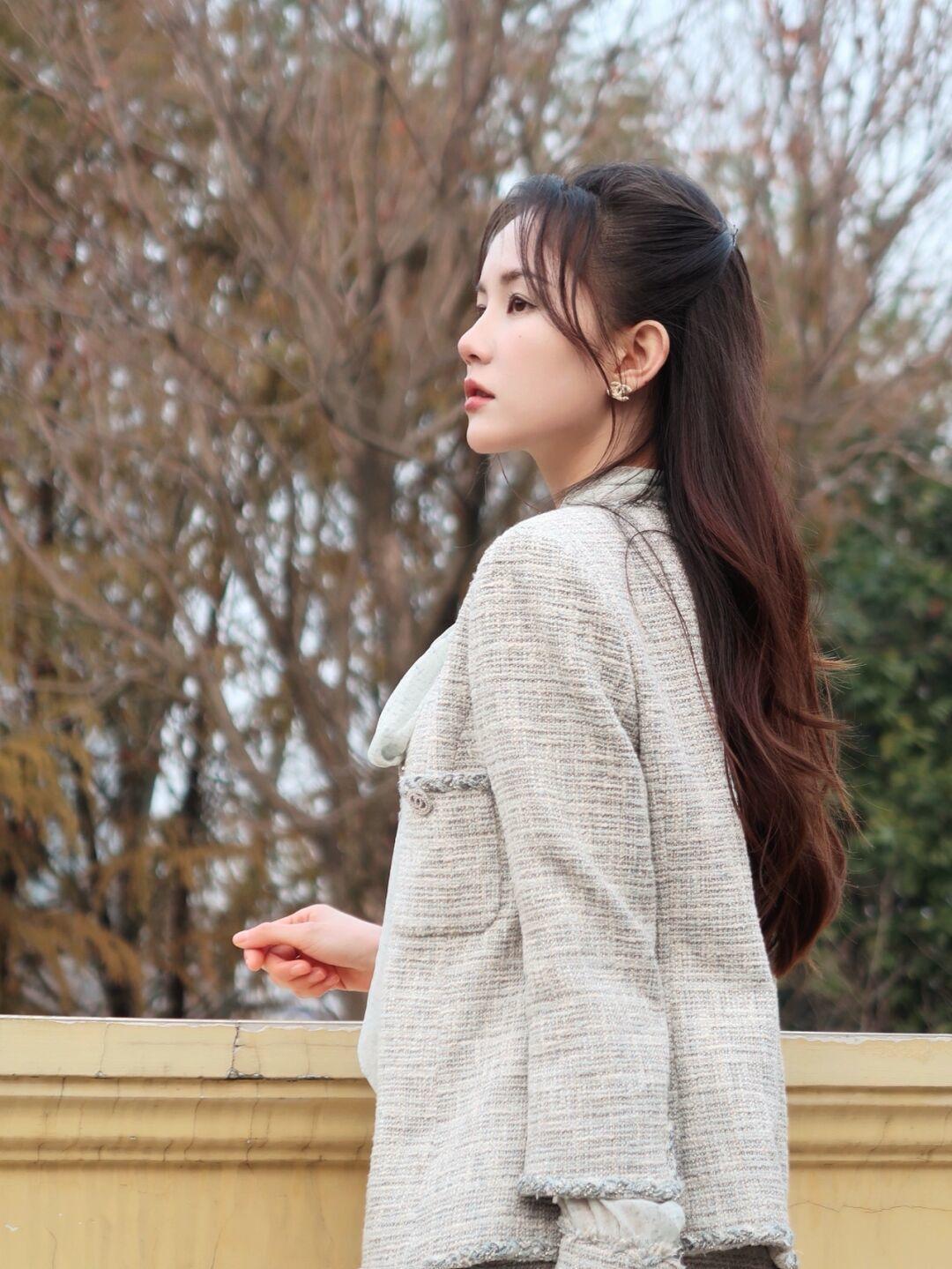 高级感 春天不知道怎么穿?小香风外套这样搭,普通人也能美出明星范