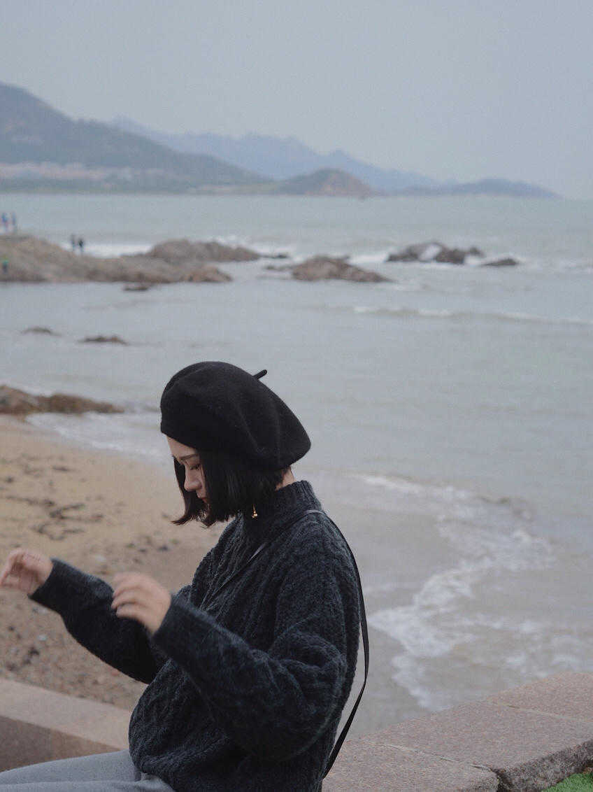 毛衣|冬季套头毛衣这样搭,配大衣更显精神