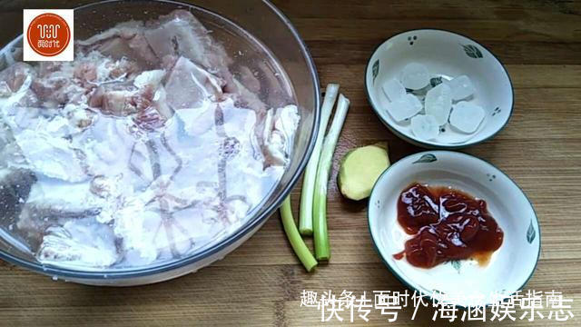 这样烧排骨,做法简单味道超好,色泽比饭店的都要好看!