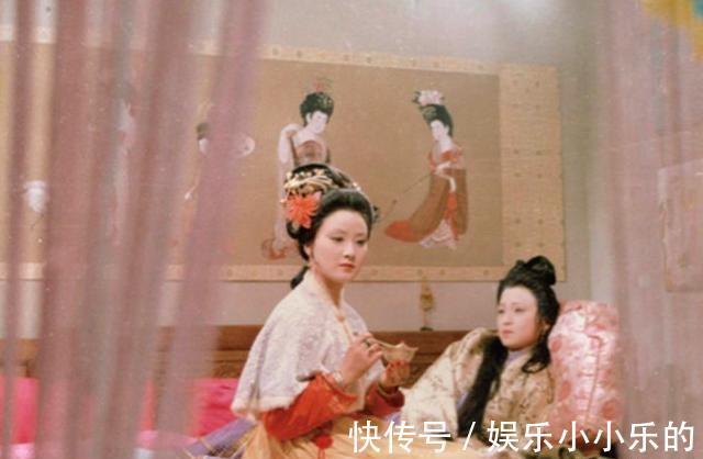 贾母|王熙凤无利不起早,为何要包揽秦可卿的丧事,她足足赚了三万两