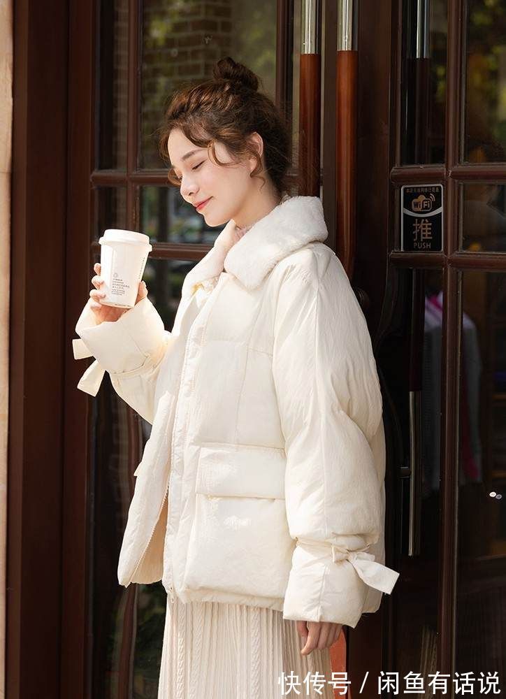 鲨鱼裤|羽绒服+阔腿裤过时了,现在流行搭配“鲨鱼裤”,上松下紧更时髦