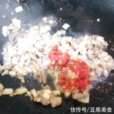 豆角|这#夏日开胃餐#豇豆角炒肉丁连吃3天了！明天还想吃