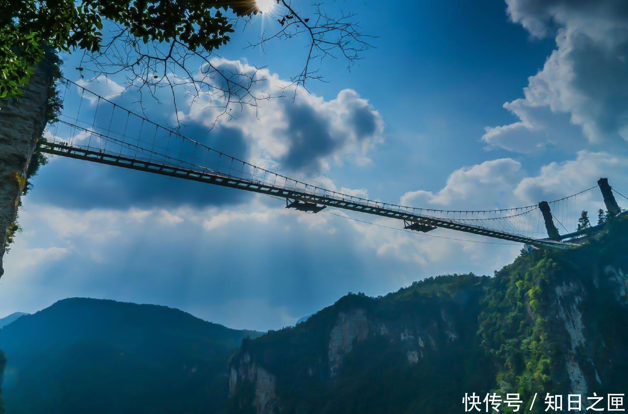 极限|挑战生理极限世界上最高最长的玻璃吊桥，你敢走过去吗