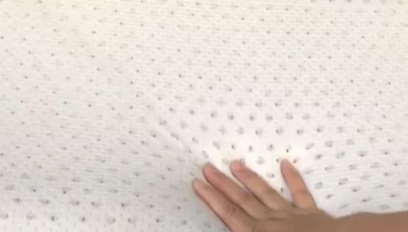 真假难分|乳胶枕真假难分打火机烧一烧,真假现原形