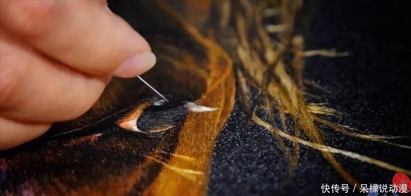 【守艺人】一根蚕丝分120丝!非遗传承人王新元为你“揭秘”广绣