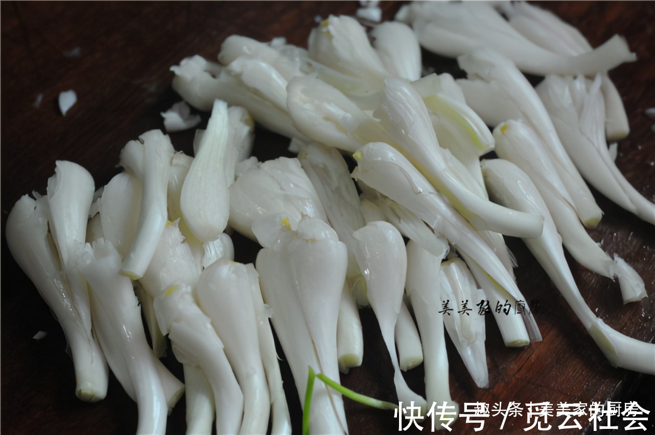 藠头|集市上碰到此物别手软，一次买10斤，拌一拌就能吃，爽脆开胃！