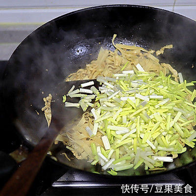 肉丝蒜黄炒豆腐丝