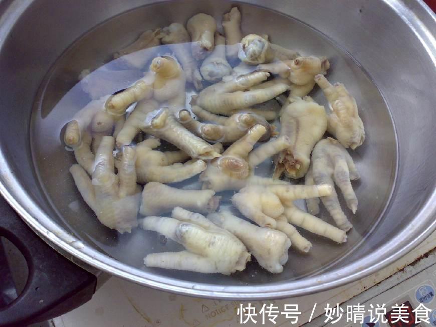 30年卤味老板卤鸡爪别只会放十三香!多加这一味,更酥烂入味