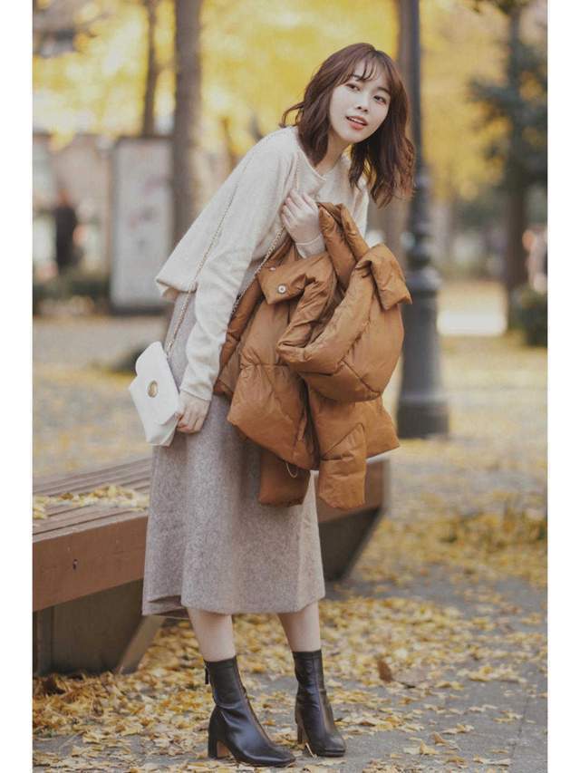 半身裙 40+女生秋天备这3条裙子,搭配西服、针织衫更优雅,时髦又减龄