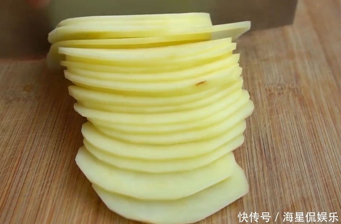 薯片|用土豆给孩子炸个薯片,做法简单,一口酥脆,不比超市卖的差