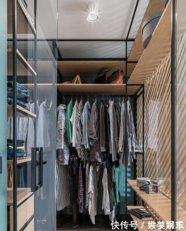 木格栅|108㎡现代简约风三室装修,用这样的木格栅做隔断,好美呀