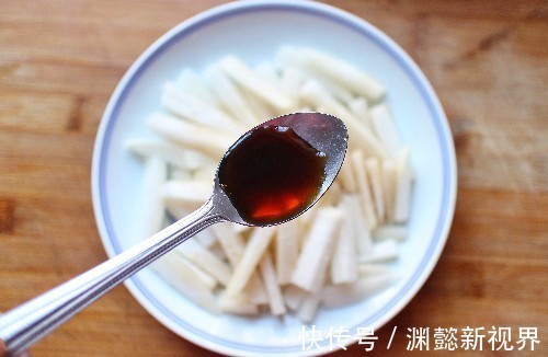 教你白萝卜新吃法，酸辣爽脆，开胃又下饭，放冰箱几个月都不坏