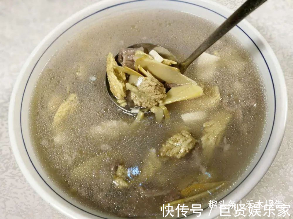 棕包|长树上的“鱼籽”,生熟都能吃,曾是穷人的救命粮,炖鸡是一绝