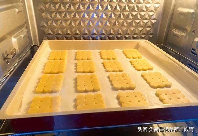 奶粉|一款超好吃的夹心饼干，清新柠檬乳酪酱加奶香十足曲奇饼干