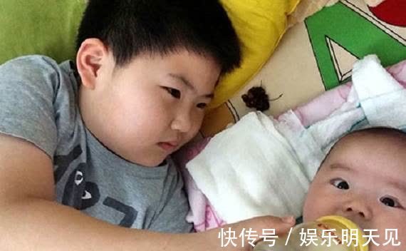 求生欲|有种“求生欲”叫二胎哥哥,送小20岁妹妹去幼儿园,十分怕被误会