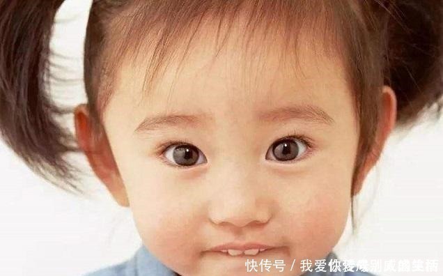 咀嚼|宝宝有这几个动作,容易自毁颜值,爸妈看到后要及时纠正!