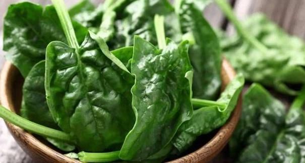 上了年纪骨质疏松,4种食物没事吃一点,强筋骨比钙片效果还好