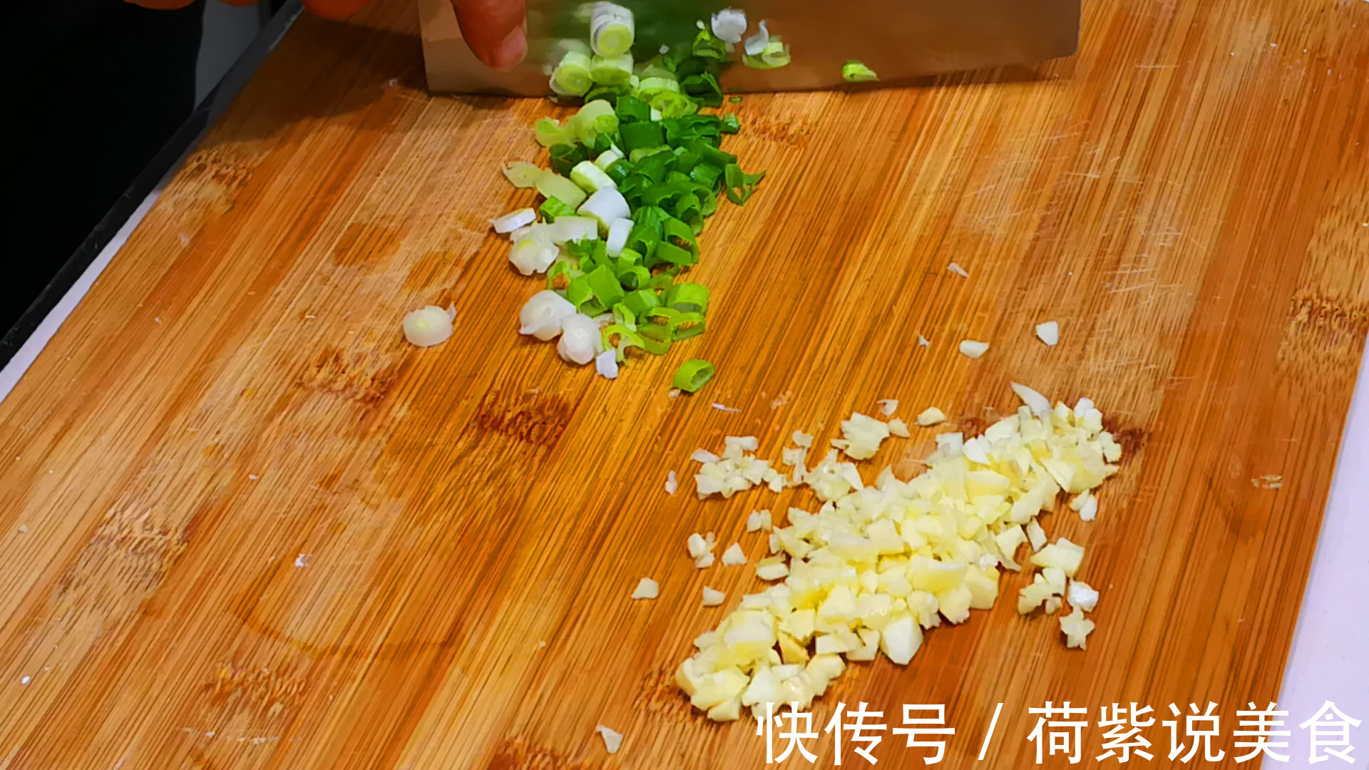 大碗宽面懒人做法，不用和面不用擀面，8分钟就上桌，比买的还香