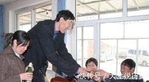 一家人|比姚明还高的鲍喜顺,不顾医嘱花甲得子,如今一家人怎么样了!
