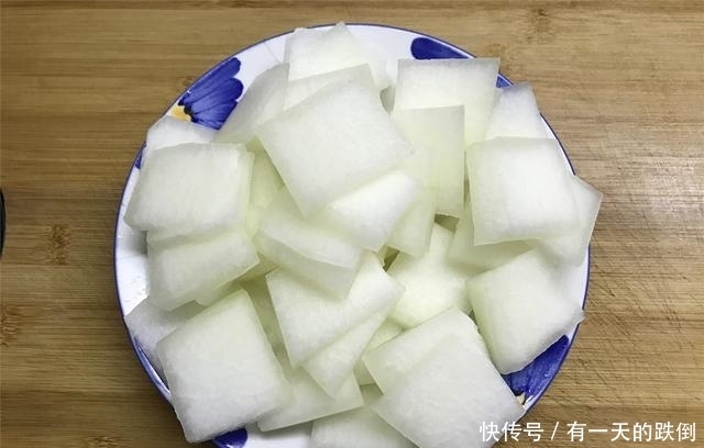  冬瓜此做法，鲜香入味比肉好吃，软糯多汁超下饭，连汤都吃精光