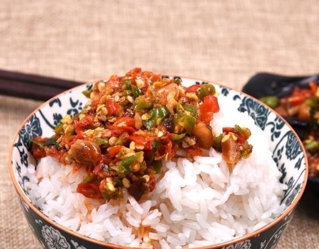 中国又一种美食在国外成为网红，老干妈被取代，老外吃了还想吃