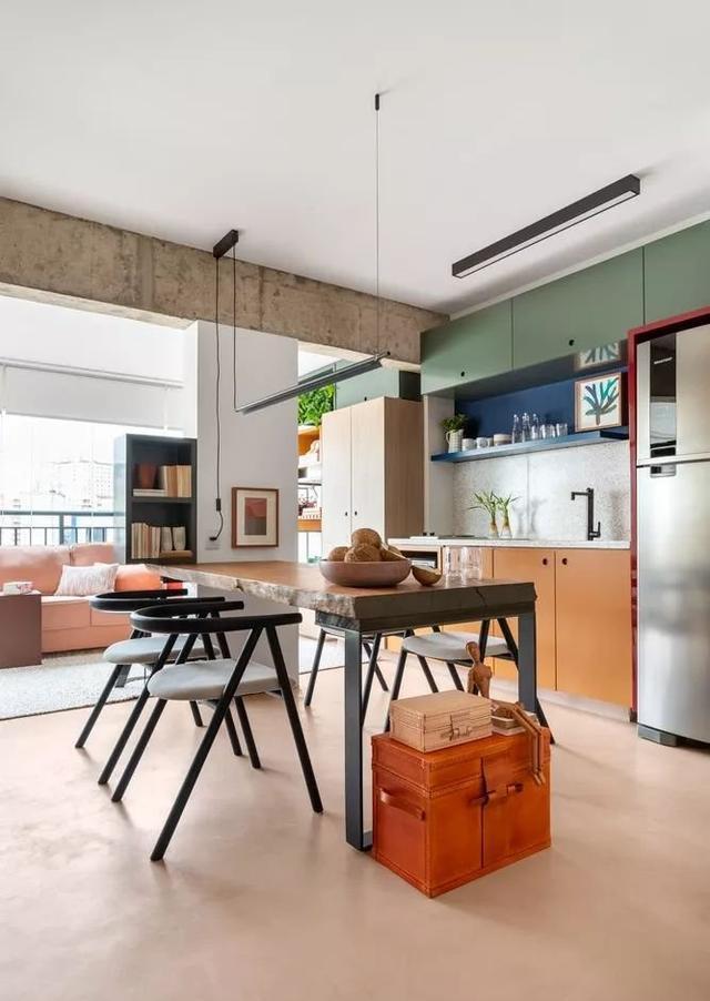 正对面|夫妻的45㎡小家:进门是阅读角,阳光书房超赞,色彩搭配太美了!