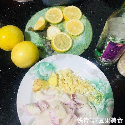 这道家喻户晓的泡凤爪是怎么做的呢？