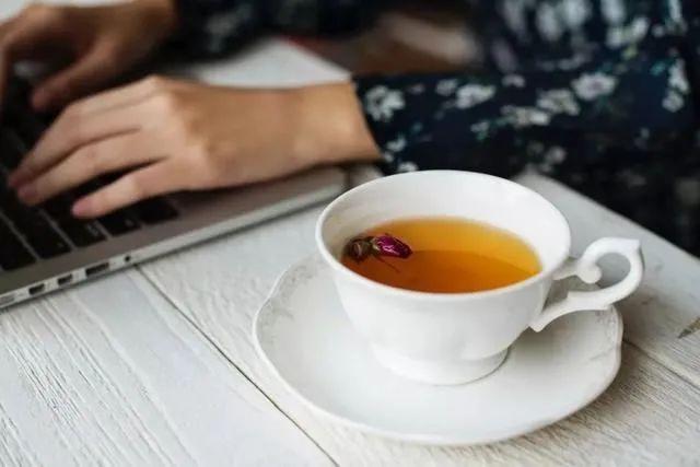 卵巢|女人多少歲絕經才正常身體出現4個變化，需要準備一下了