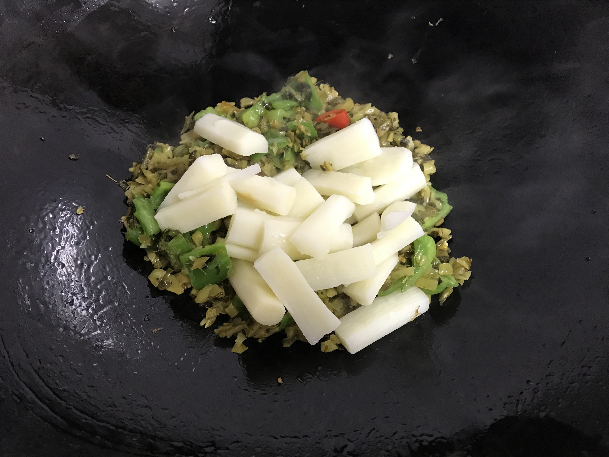 山药此做法,比大鱼大肉还好吃,鲜美下饭,我家隔三差五做一次