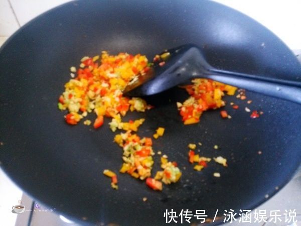 豆腐又一种好吃爆的做法！又香又快，还没出锅都想抓几块吃